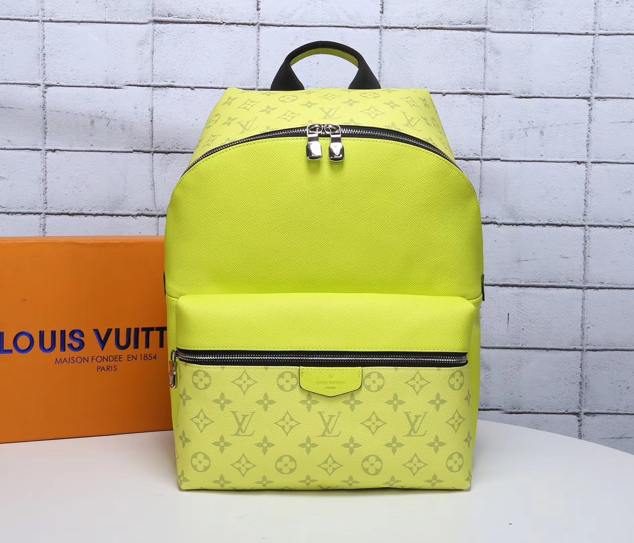 ID.173168|M30229-ye-l|LV DISCOVERY PM 背包專櫃價75000元