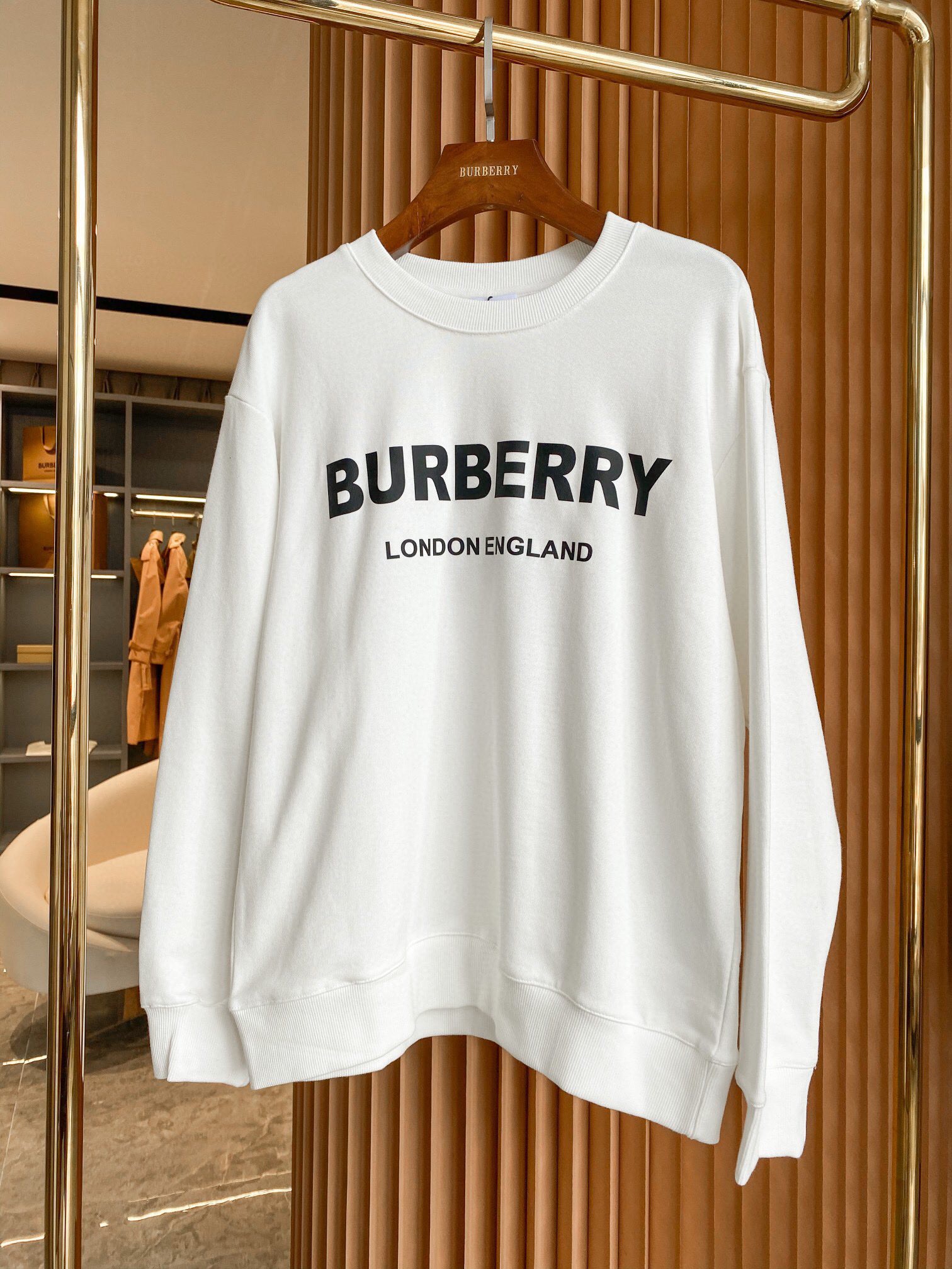 Burberry 專櫃經典系列大學T 爆款來襲 時尚百搭超好看
